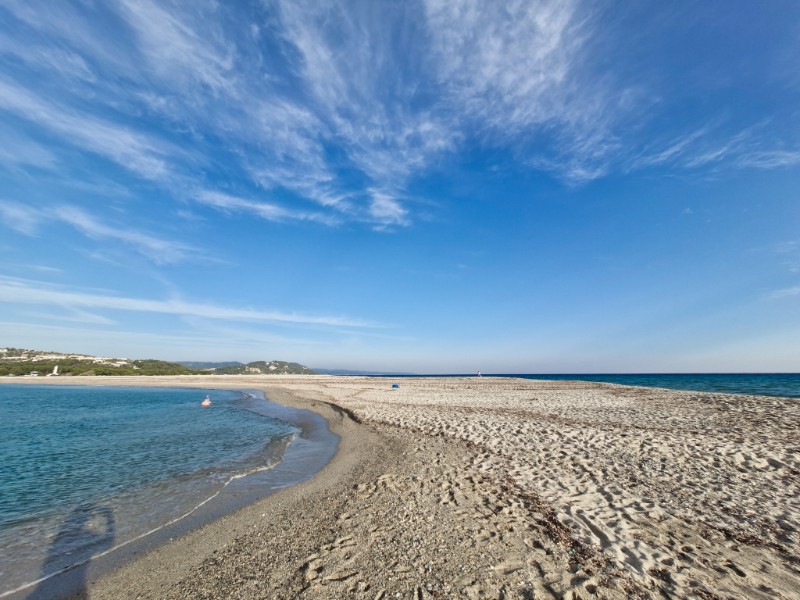 Possidi Beach met zee aan beide kanten
