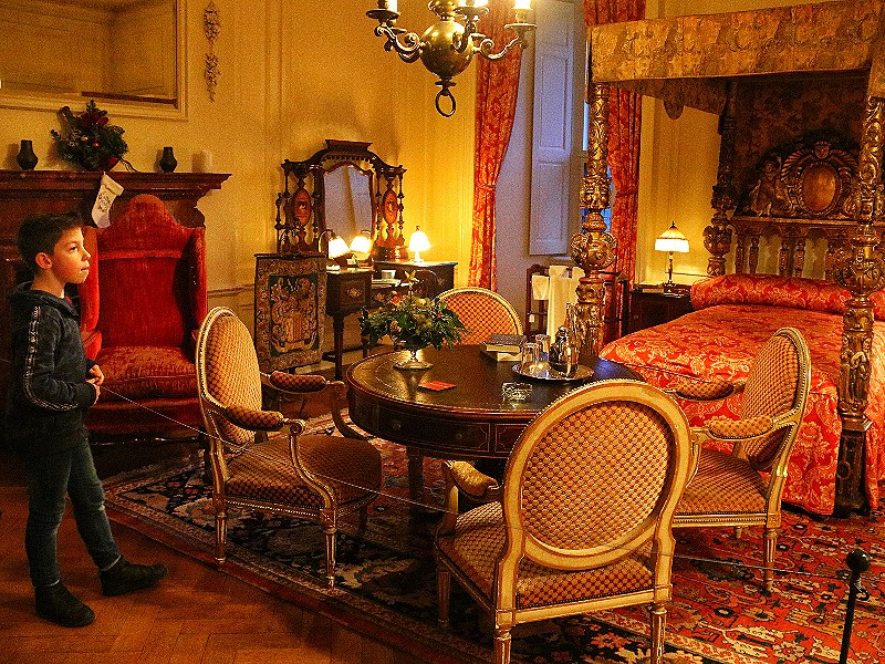 Eén van de slaapkamers van Kasteel De Haar