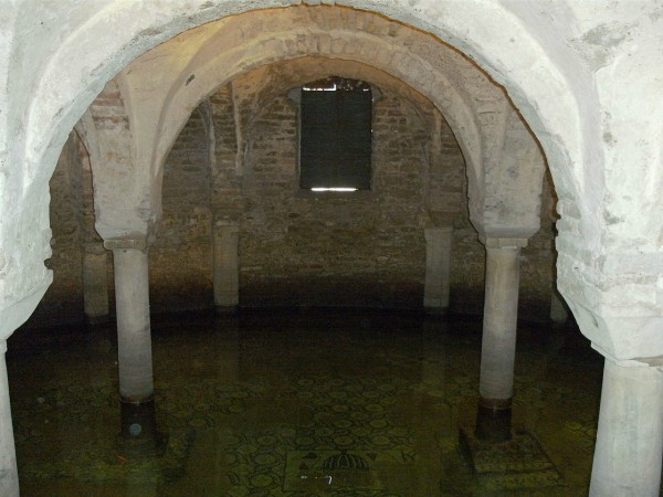 De kelder van de di San Francesco basiliek