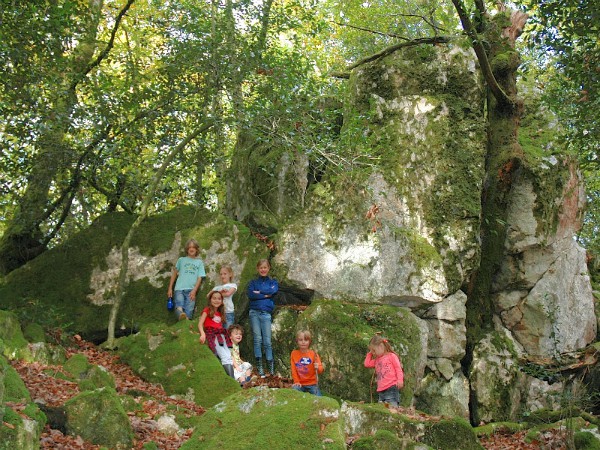 Kinderen genieten van de Bourgondische natuur