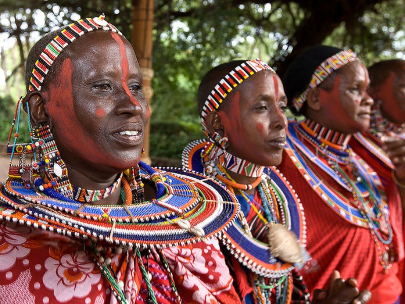 zingende dames bij lodge