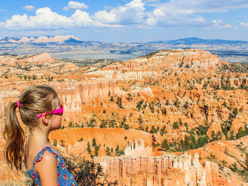 Meisje bij Bryce Canyon