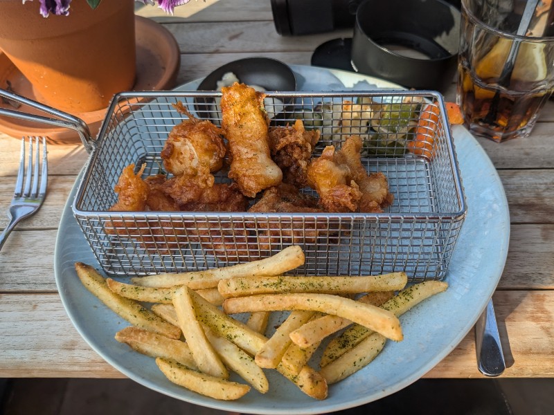 Lekker kindvriendelijk eten bij het restaurant van EuroParcs Bad Hoophuizen