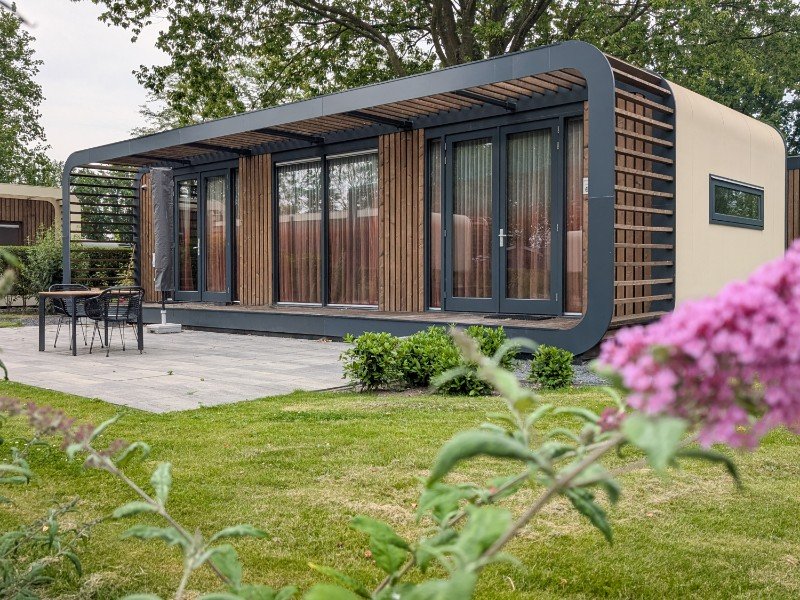 Of wat dacht je van dit mooi en modern vormgegeven vakantiehuisje?