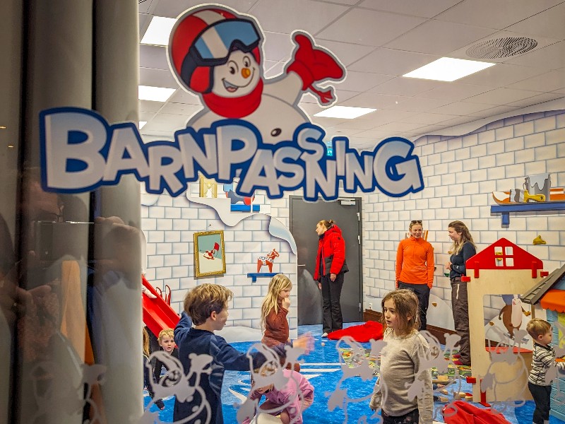 Speelkamer voor de kinderopvang bij Skistar Lodge Hundfjället in Zweden tijdens de wintersport van Barbara