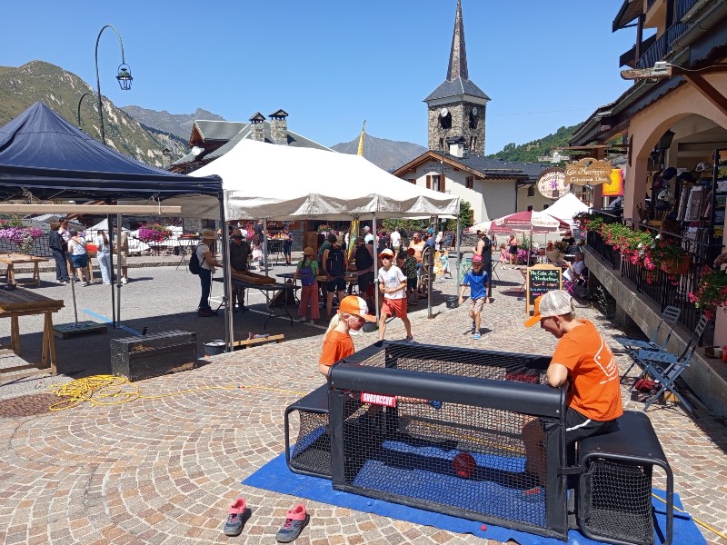 Volop gezelligheid bij het dorpsfeest in Saint-Martin-de-Belleville