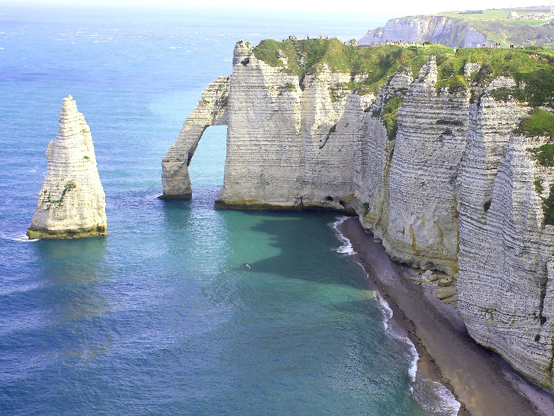 De indrukwekkende witte krijtrotsen van Normandië bij Etretat