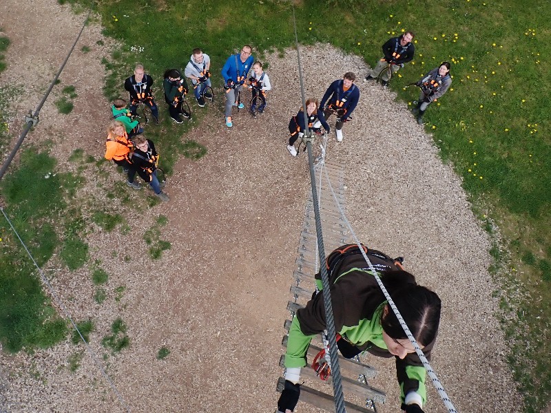 Klimmen naar het eerste platform