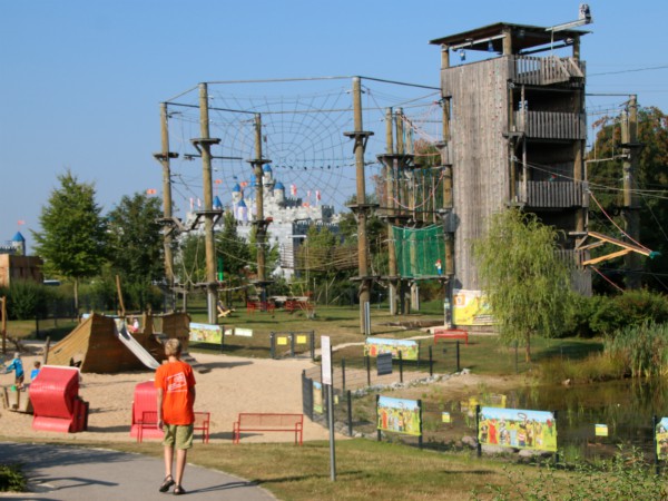 Het klimpark in het vakantiepark