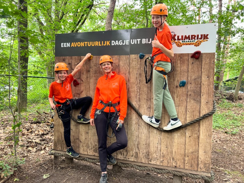 Barbare en haar kinderen bij Klimrijk