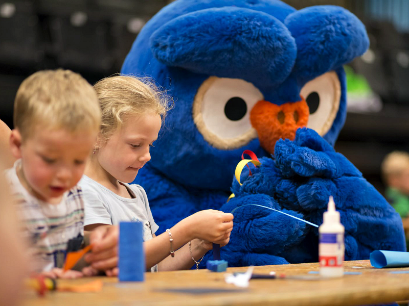 Knutselen met de mascotte van de Zandstuve