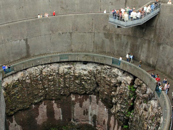 Een kijkje in de krater van een vulkaan
