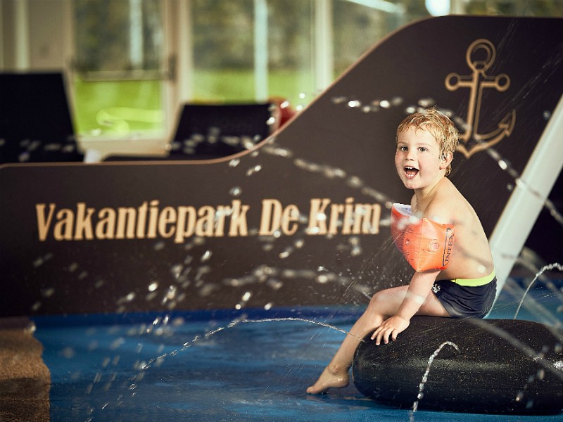 Waterpret in het peuterbad bij de Krim