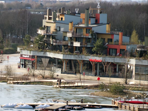 Lakeside Promenade en appartementen van Villages Nature