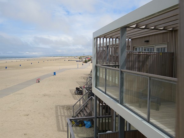 De beach villa's op het strand bij Hoek van Holland