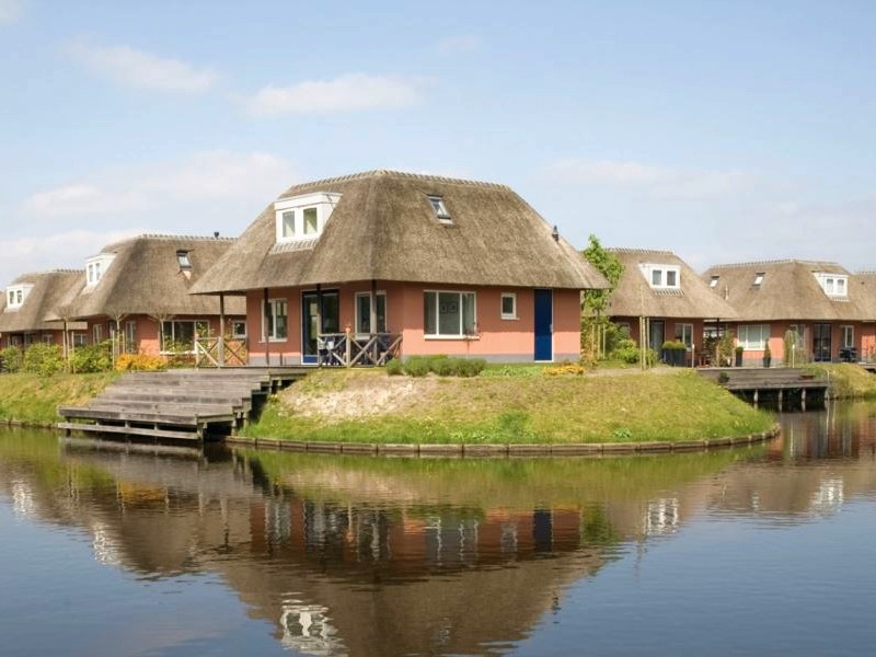 Mooi vakantiehuizen aan het water bij de Bloemert