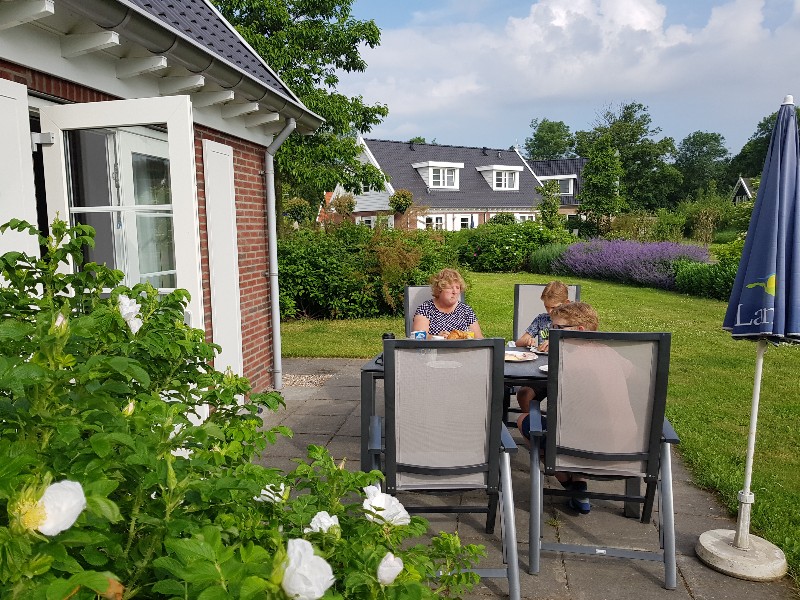 Buiten ontbijten maakt het vakantiegevoel compleet