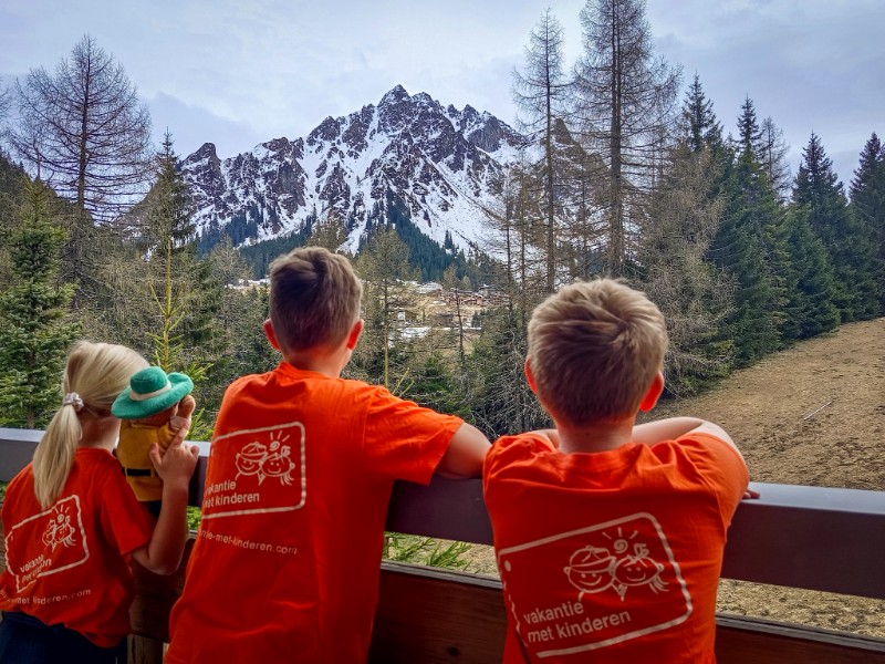 De kids genieten ook van het uitzicht bij Landal Hochmontafon