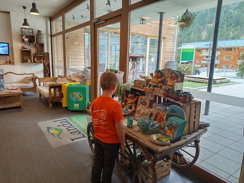 landal-hochmontafon-souvernirshop-zoon-emma-800