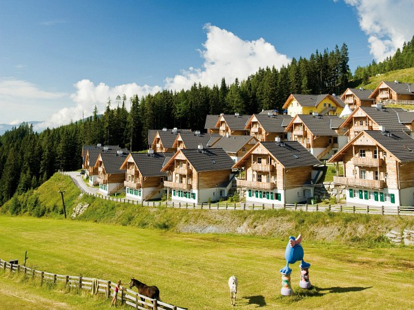 de appartementen van landal Katschberg in de zomer