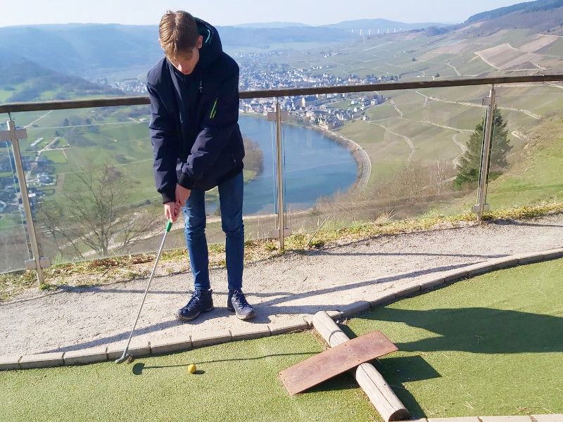 Tycho is aan slag met de Adventure Golf