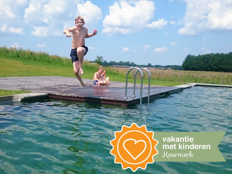 Jump in het natuurbad van Landal Orveltermarke