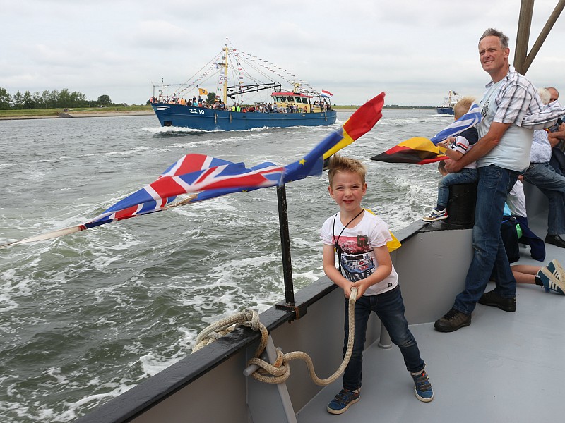 Op een viskotter meevaren met de Vlootshow tijdens de Visserijdagen in Bruinisse