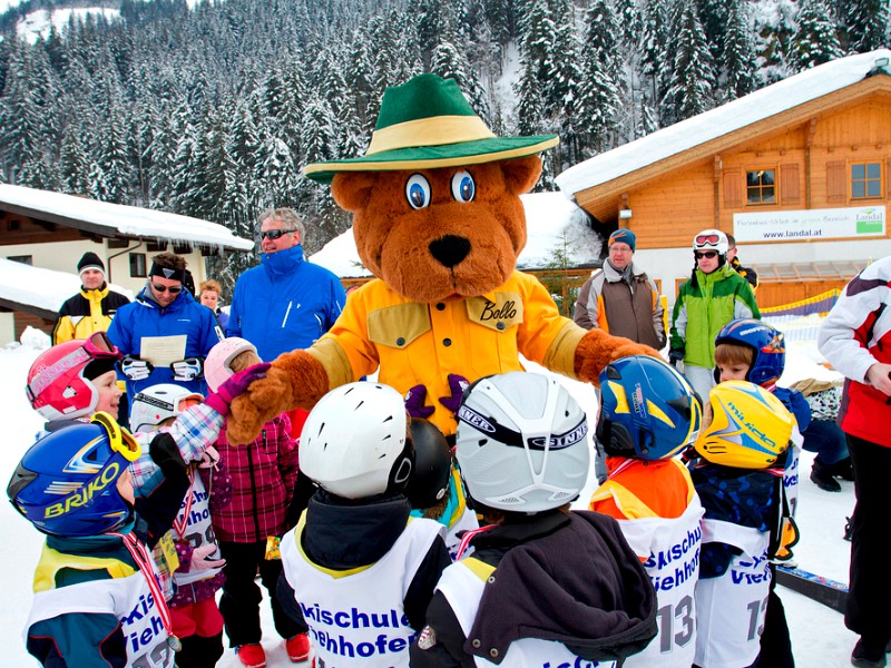 Landal skilife Bollo tussen de skiërs