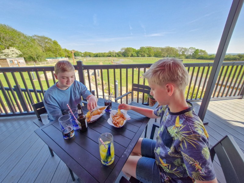 Even wat lekkers eten op het Landal park in Engeland
