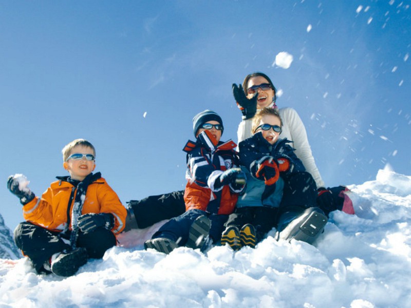 Genieten met de kinderen in de sneeuw bij Landal Resort Maria Alm, Salzburgerland, Oostenrijk