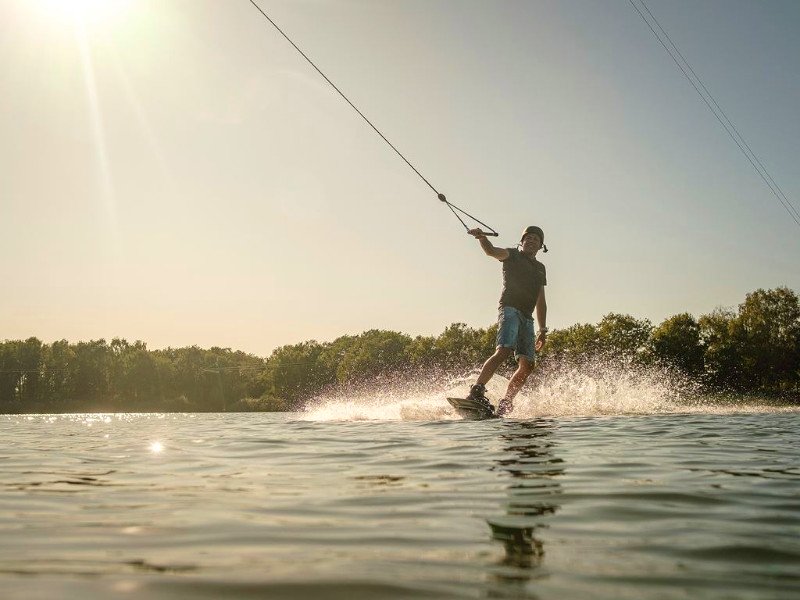 Waterskiën bij Landal Stroombroek