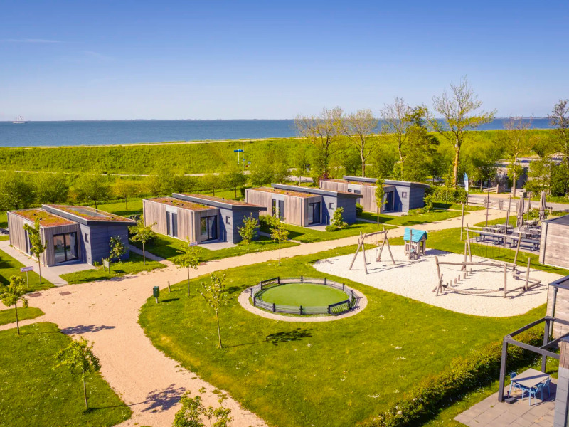 Speeltuin en lodges bij Landal Wijdenes