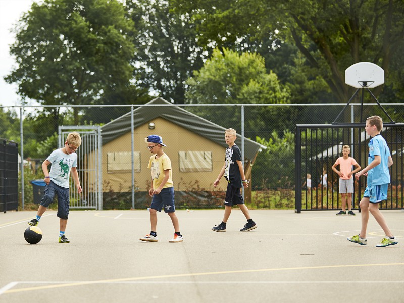 Voetballen op het vakantiepark