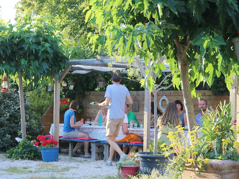 Ontdek Les Escaliers de La Combe, een kindvriendelijk domaine met gite, safaritenten en kampeerterrein in de Lot in Zuid-Frankrijk. Een paradijsje voor gezinnen