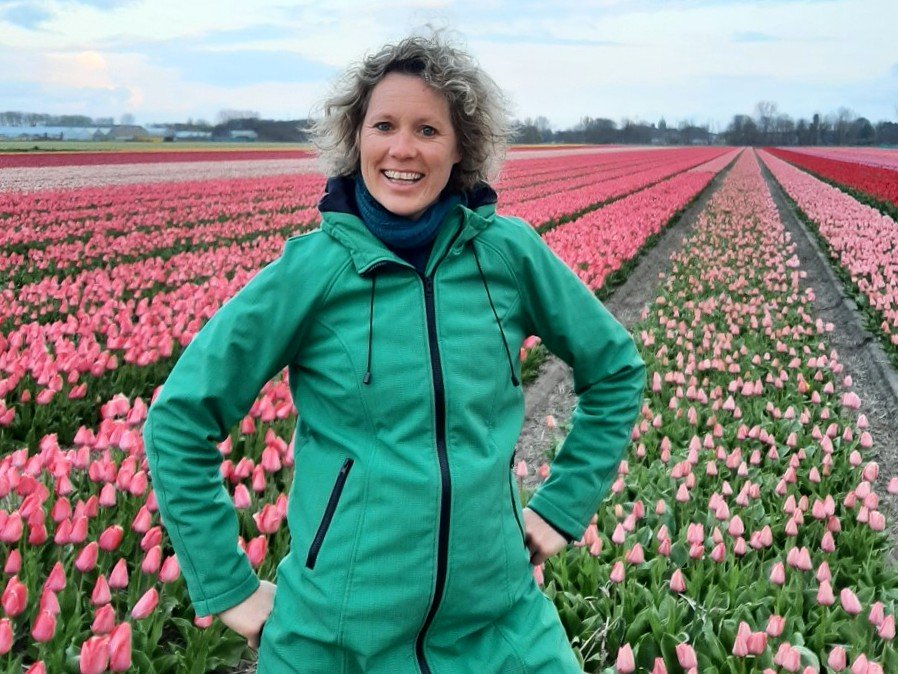 Liane bij de tulpenvelden