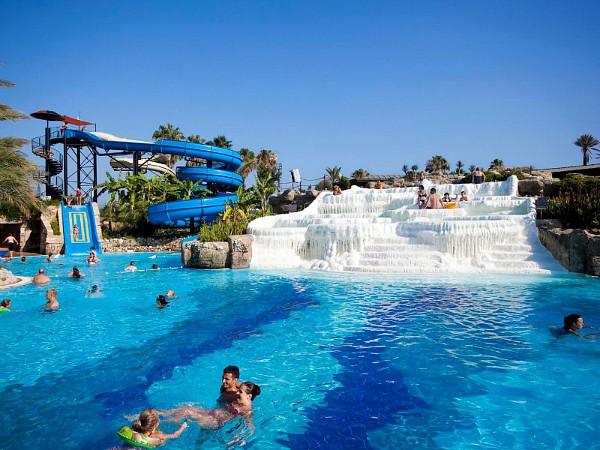 Zwembad van Al Inclusive hotel Limak Arcadia