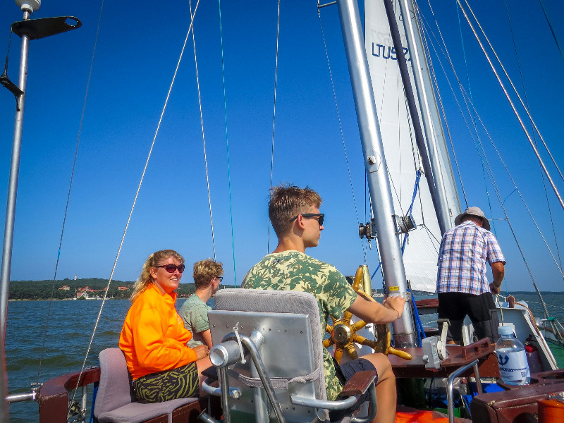 Varen over de lagune met deze stoere schipper 
