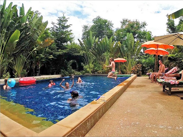 Lekker zwemmen bij Little Village