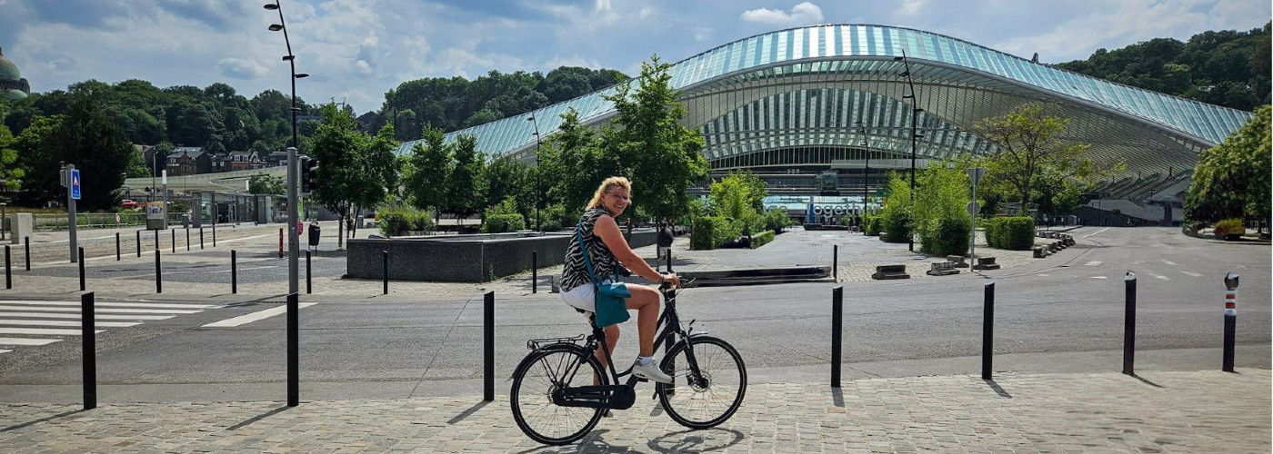 Sabine in Luik bij het station