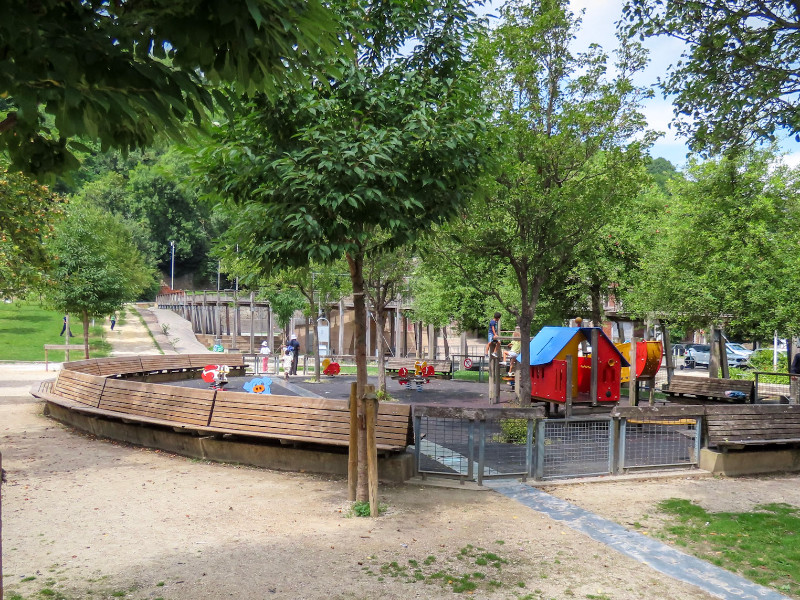 De speeltuin in Parc Saint-Léonard