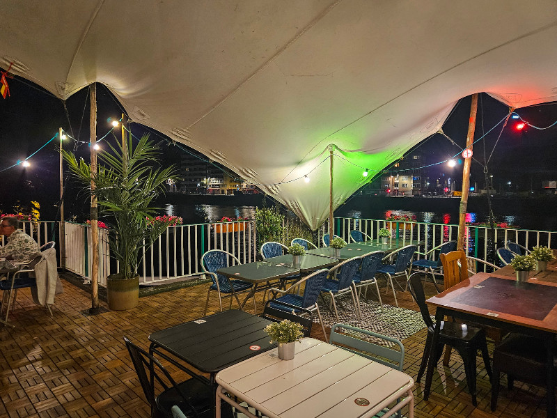 Het terras aan de maas van Union Nautique de Liège