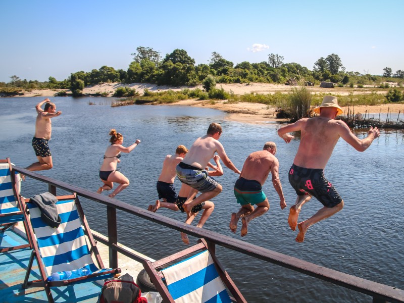 Groepsrondreizen zijn vaak juist leuk voor kinderen, zo hebben ze altijd iemand om mee te spelen.