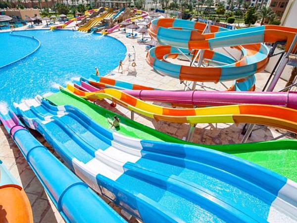 glijbanen van het aquapark