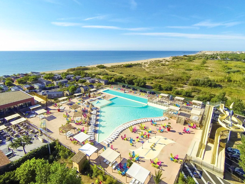 Luchtfoto camping Mediterranees Beach Garden