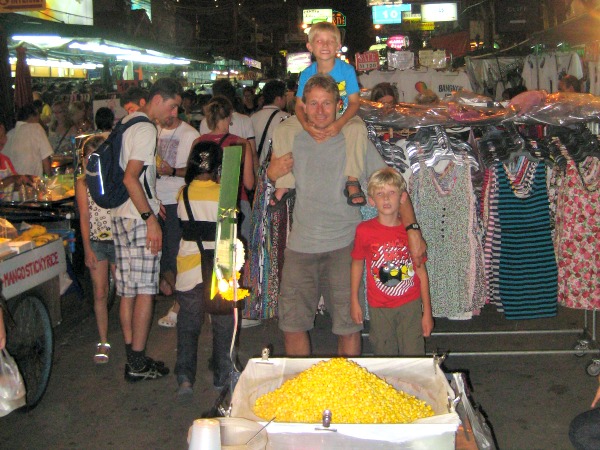Met de kids op Khao San Road