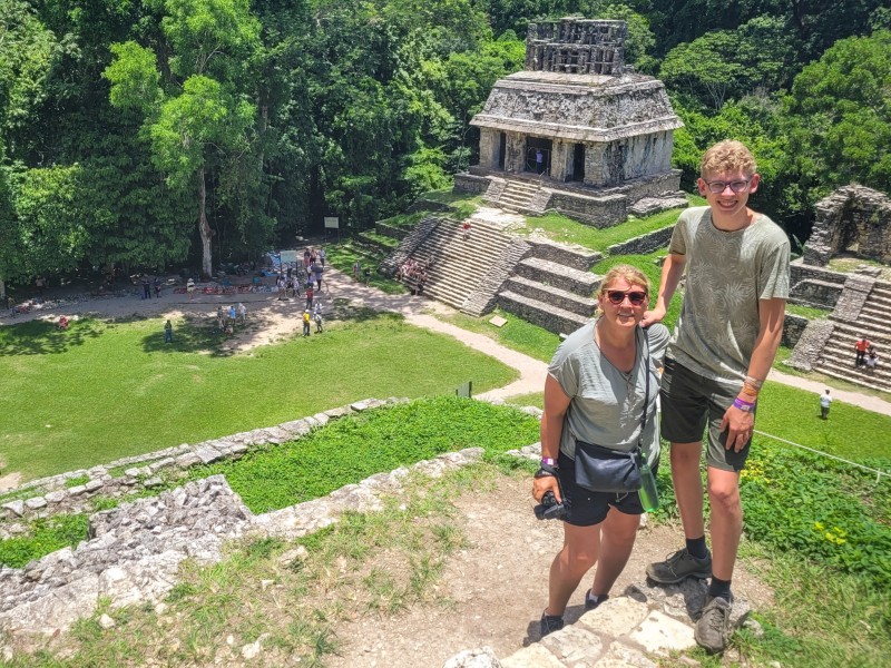 In Mexico bezoek je diverse Maya tempels