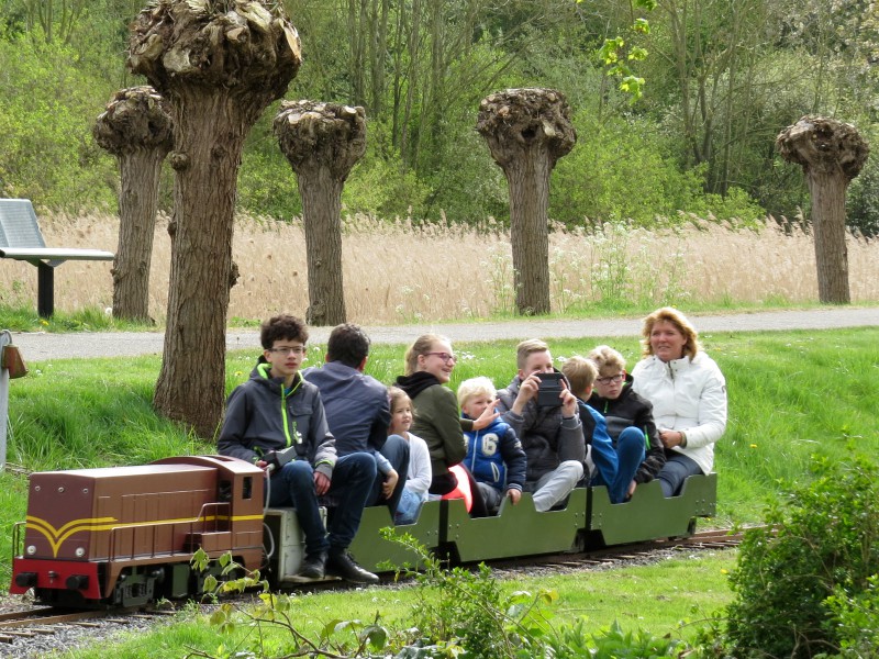 Gezellig in de minitrein in Hoedekenskerke