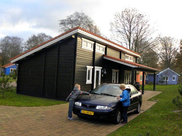 Wij verbleven in de Missouri lodge. Op de achtergrond de kleurige Hacienda lodges