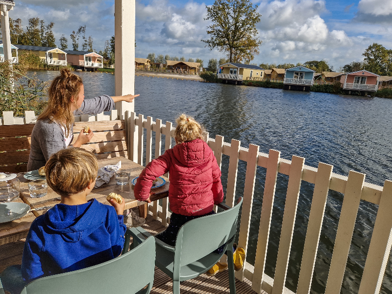 Uitzicht vanaf onze accommodatie bij Vakantiepark Molenwaard.