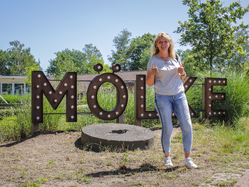 Sabine tijdens eenbezoek aan vakantiepark Molke